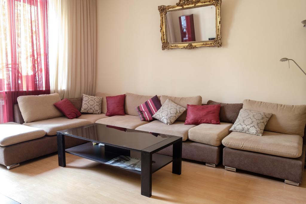 Apartment On Hanrapetutyan Street Yerevan Exterior photo